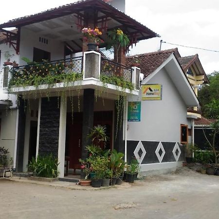 Ada Homestay Magelang Buitenkant foto