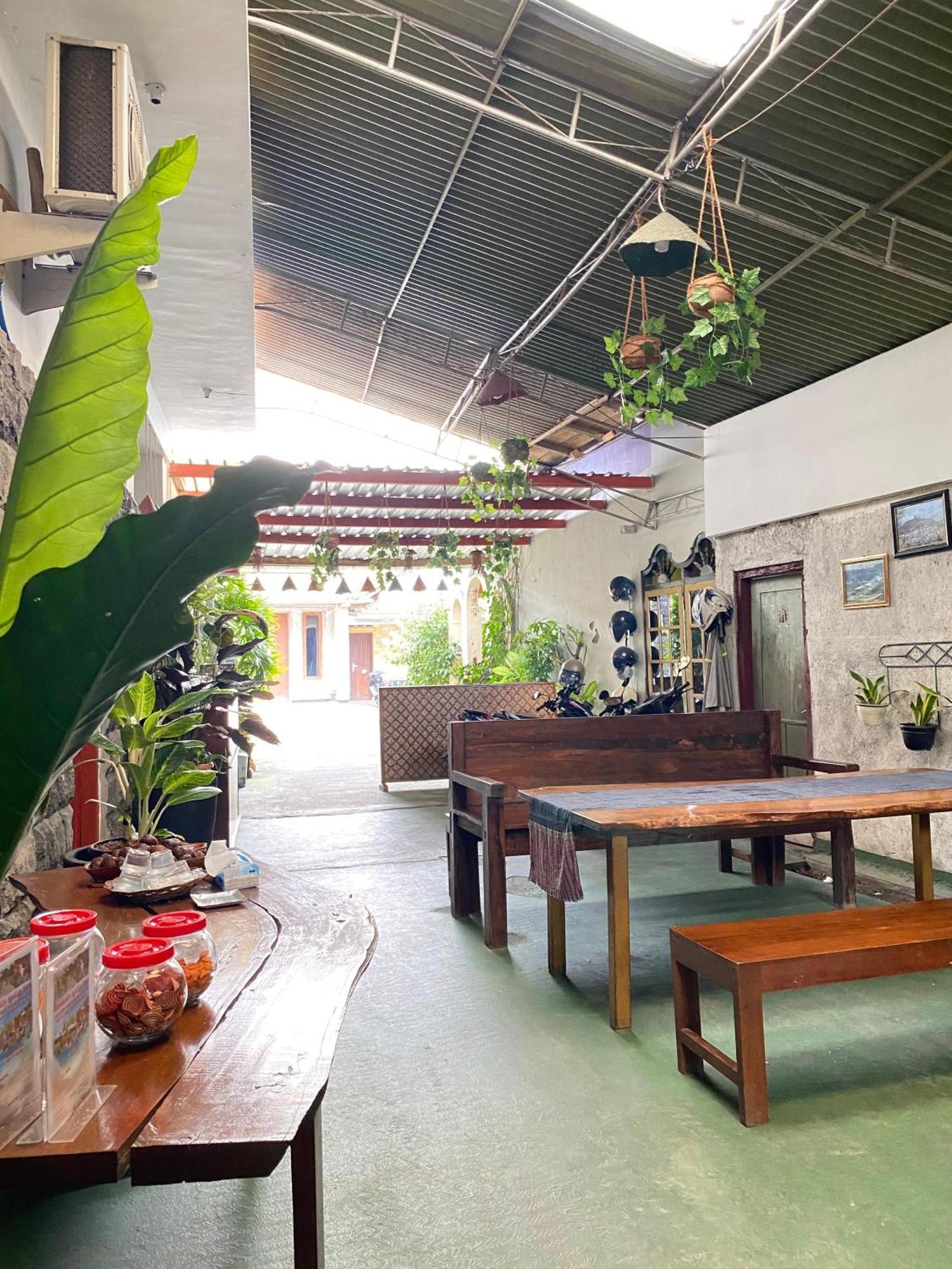 Ada Homestay Magelang Buitenkant foto